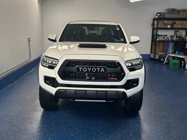 2023 Toyota Tacoma - Photo 2