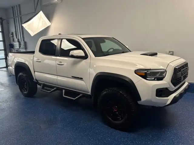 2023 Toyota Tacoma - Photo 3
