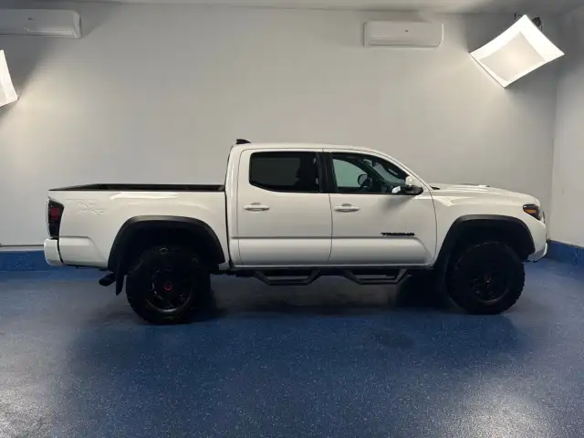 2023 Toyota Tacoma - Photo 4