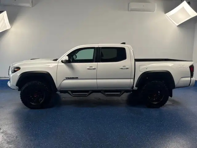 2023 Toyota Tacoma - Photo 8