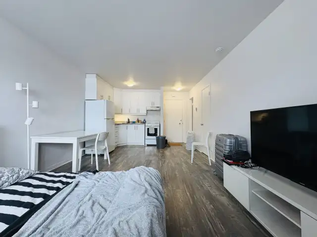 Loft entièrement meublé à louer Sainte-Foy / Sillery août 2026