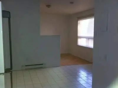 2 1/2 à 15 min à pied Cégep Limoilou,tout inclus et wifi