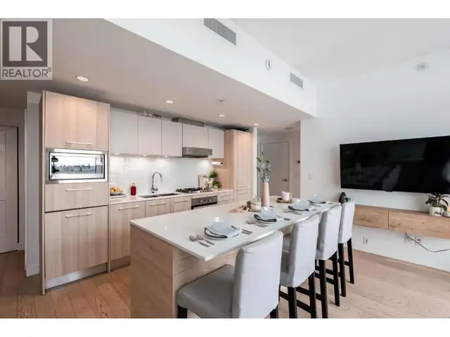 2 bed 2 bath   private roof top (penthouse)