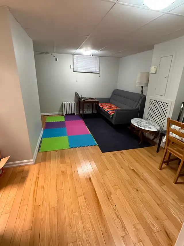 Live on the Glebe avenues - June 1 - 2 bed bsmt - Photo 2