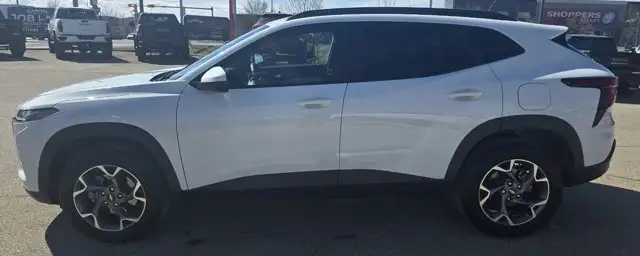 2025 Chevrolet Trax LT - Photo 2