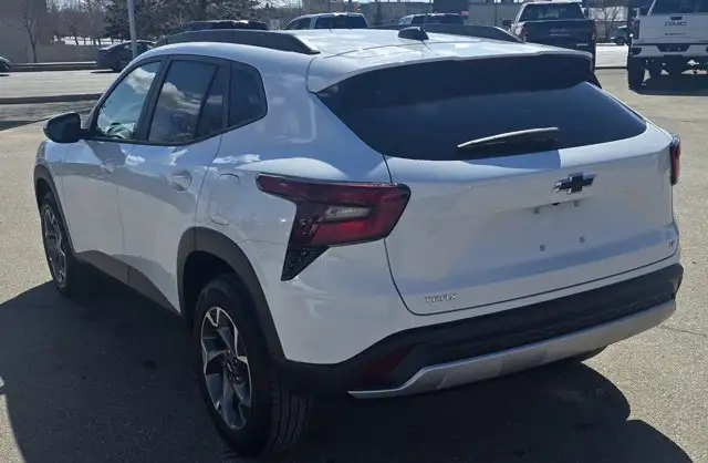 2025 Chevrolet Trax LT - Photo 3