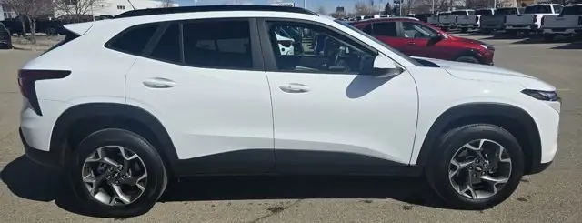 2025 Chevrolet Trax LT - Photo 6