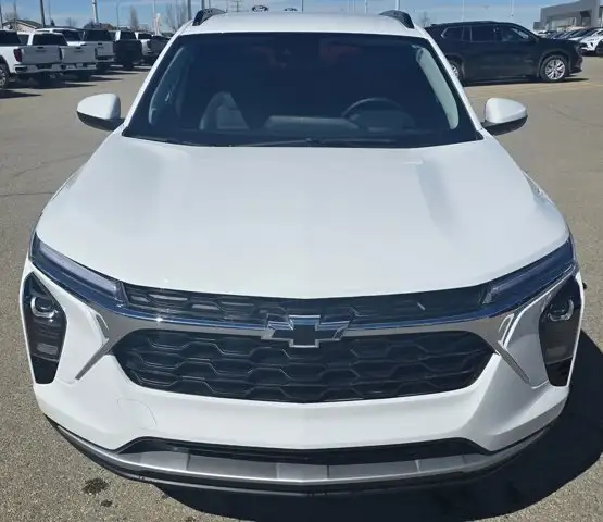 2025 Chevrolet Trax LT - Photo 8