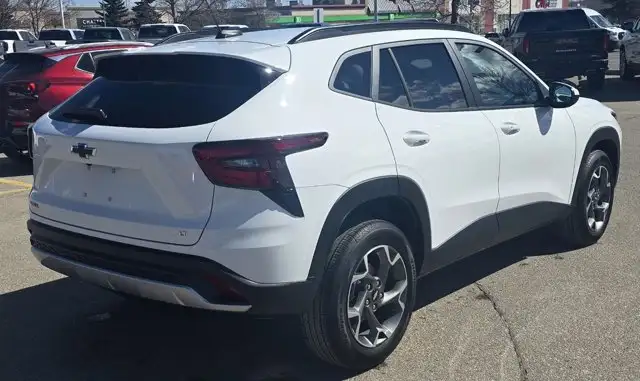 2025 Chevrolet Trax LT - Photo 5