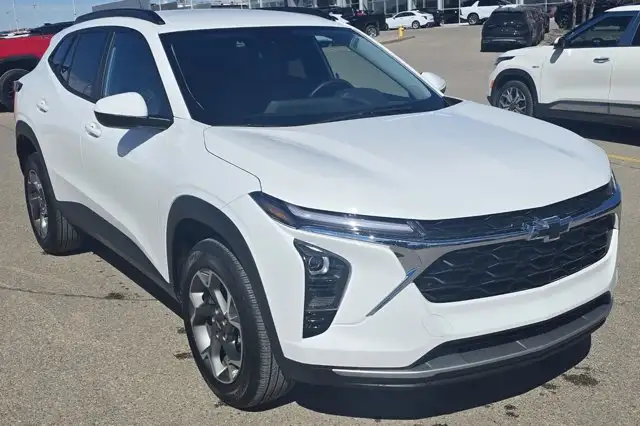 2025 Chevrolet Trax LT - Photo 7