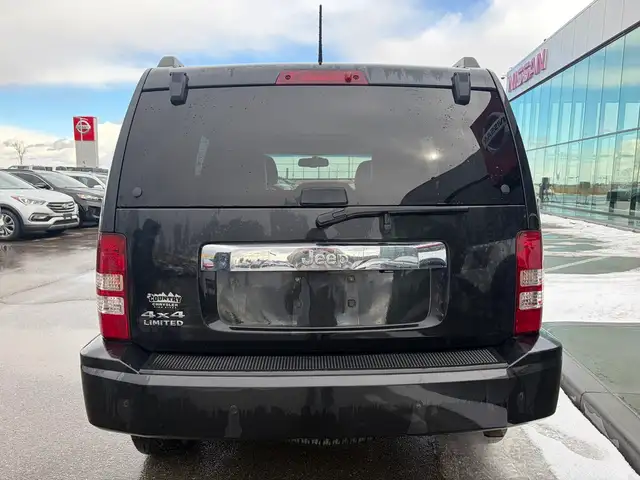 2010 Jeep Liberty Limited Edition 4WD • Comfort   Convenience - Photo 5