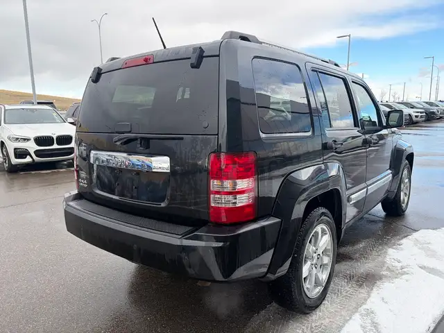 2010 Jeep Liberty Limited Edition 4WD • Comfort   Convenience - Photo 7