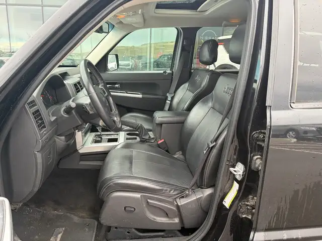 2010 Jeep Liberty Limited Edition 4WD • Comfort   Convenience - Photo 11