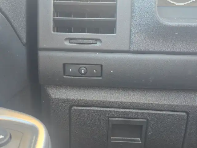 2010 Jeep Liberty Limited Edition 4WD • Comfort   Convenience - Photo 13