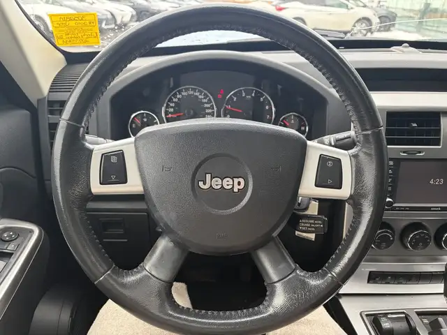 2010 Jeep Liberty Limited Edition 4WD • Comfort   Convenience - Photo 15
