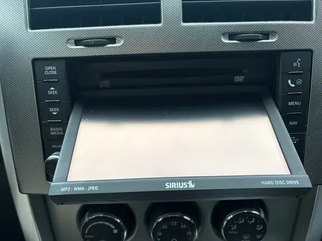 2010 Jeep Liberty Limited Edition 4WD • Comfort   Convenience - Photo 17