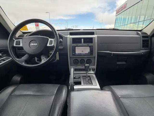 2010 Jeep Liberty Limited Edition 4WD • Comfort   Convenience - Photo 21