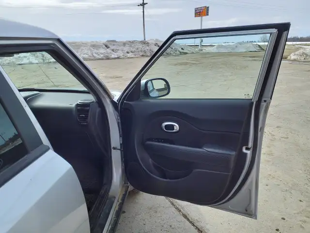 2016 KIA Soul - Photo 22