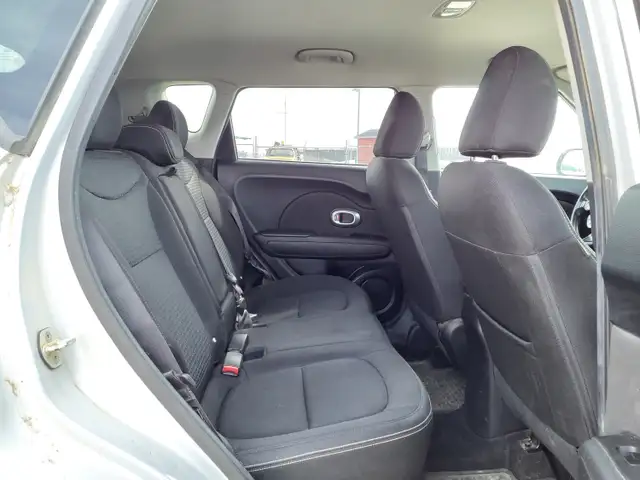 2016 KIA Soul - Photo 24