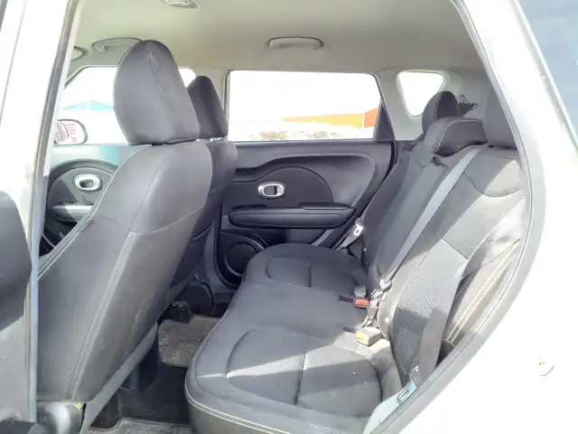 2016 KIA Soul - Photo 25