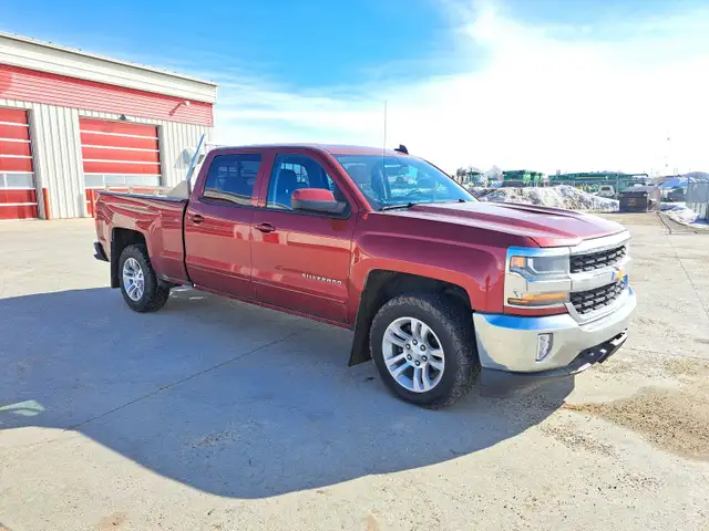 2018 Chevrolet Silverado 1500 - Photo 2