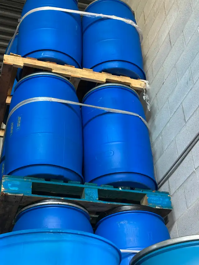 8 - 15 - 45 - 55 plastic food grade barrels. - Photo 6