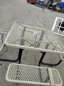 COMMERCIAL OUTDOOR RUBBER COATED EIGHT SEAT/TABLE