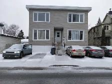 Cap rouge grand 3 1/2  et   rénové a neuf demi sous sol libre