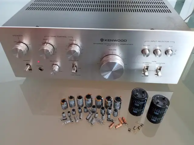 Amplificateur intégré Kenwood remis à neuf. Un an de garantie!