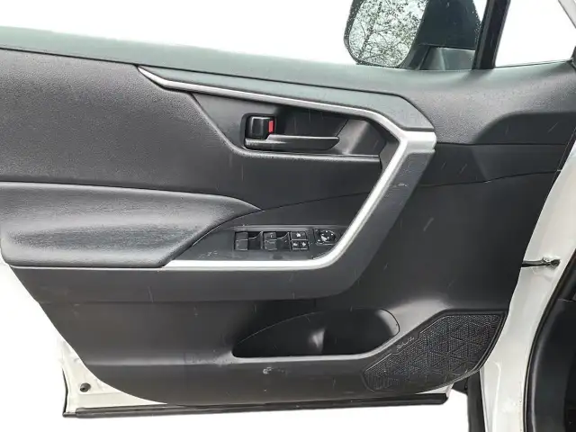 2025 Toyota RAV4 LE LE | Low Mileage | Adaptive Cruise - Photo 14