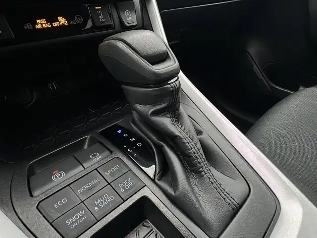 2025 Toyota RAV4 LE LE | Low Mileage | Adaptive Cruise - Photo 15