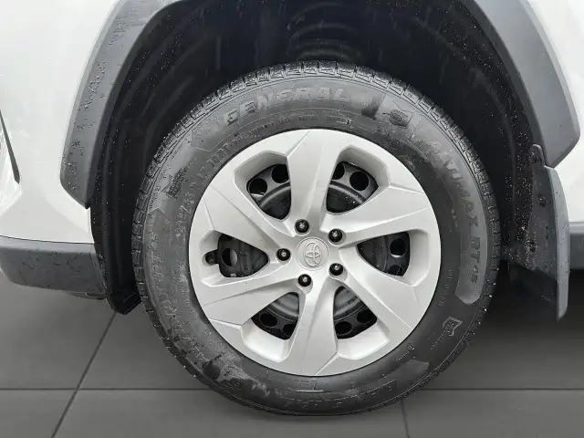 2025 Toyota RAV4 LE LE | Low Mileage | Adaptive Cruise - Photo 20