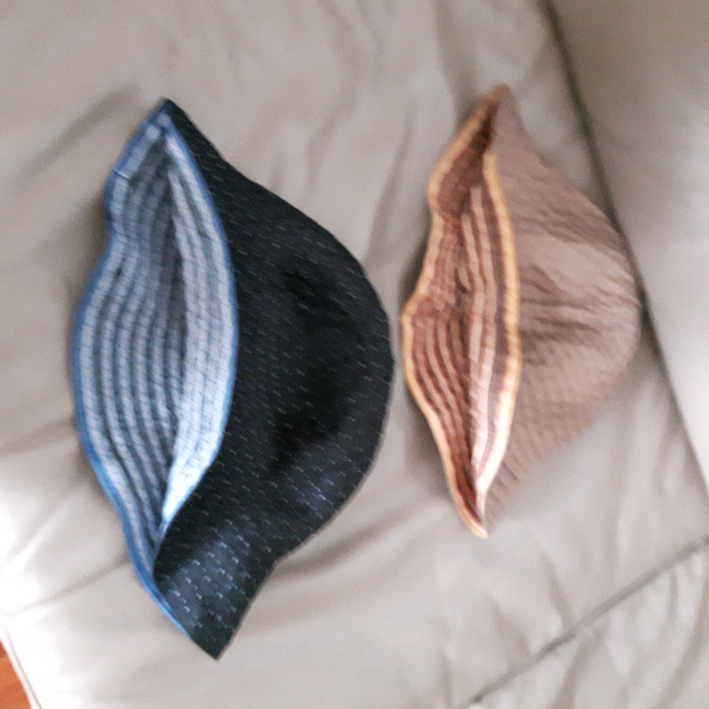 2CHAPEAUX NEUFS FEM PLIABLES REVERSIDLES 22'TOUR TETE$5.00CHACUN - Photo 2