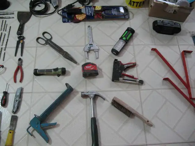5 Power Tools, 1000's of Fasteners, 400 plus Hand Tools