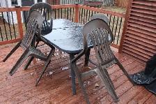 Table patio  jardin 59'' x 35'' & 4 chaises Livraison possible