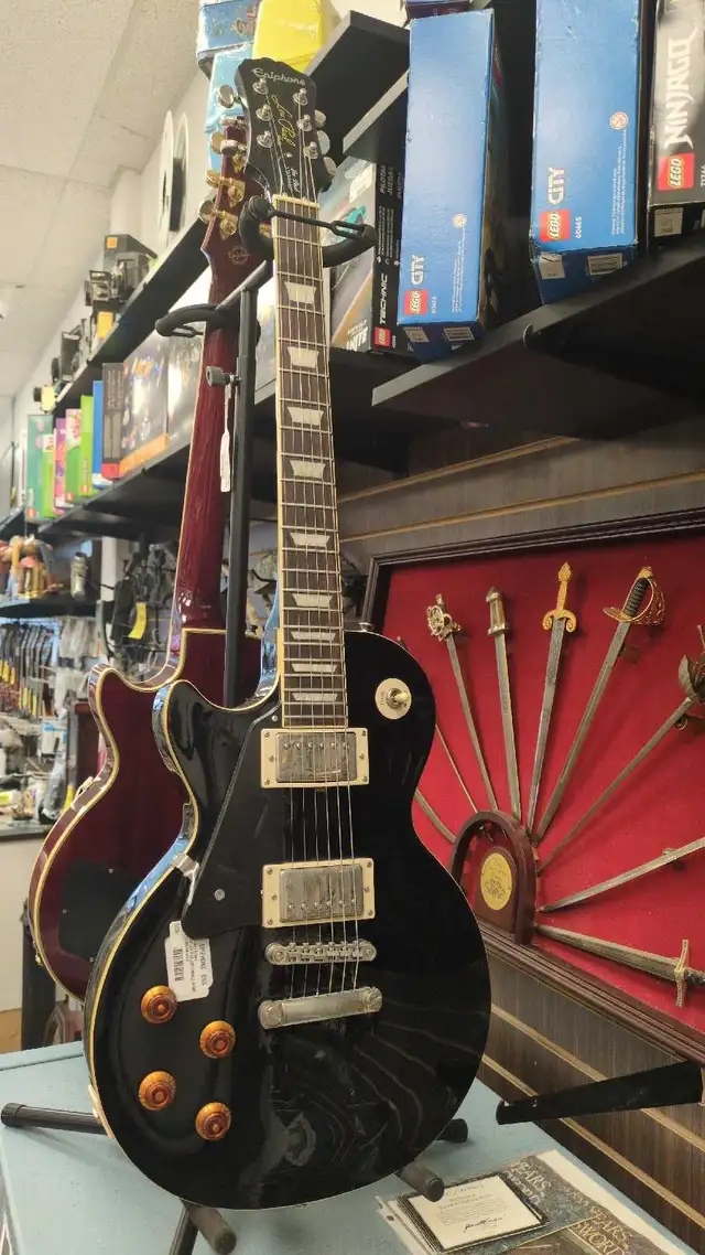 Epiphone Les Paul Standard with hard shell case