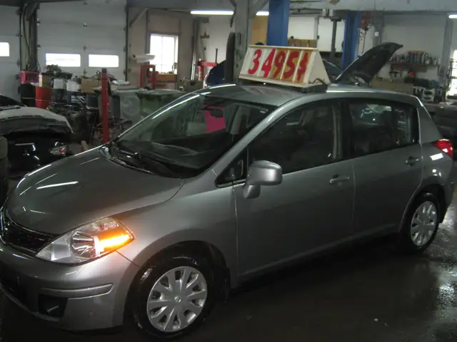 2011 Nissan Versa 1.8 S PETIT BUDGET !! - Photo 2