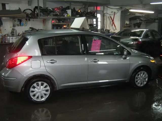 2011 Nissan Versa 1.8 S PETIT BUDGET !! - Photo 4