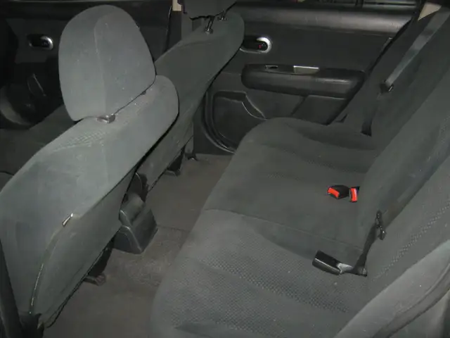 2011 Nissan Versa 1.8 S PETIT BUDGET !! - Photo 8