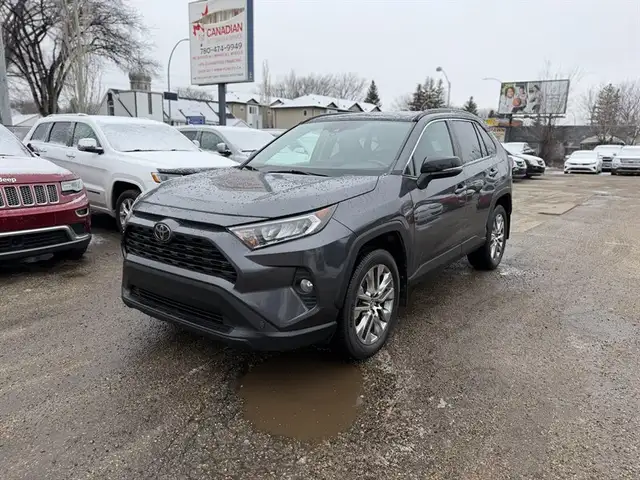 2020 Toyota RAV4 XLE - Photo 3
