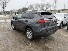 2020 Toyota RAV4 XLE - Photo 4