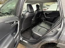 2020 Toyota RAV4 XLE - Photo 9