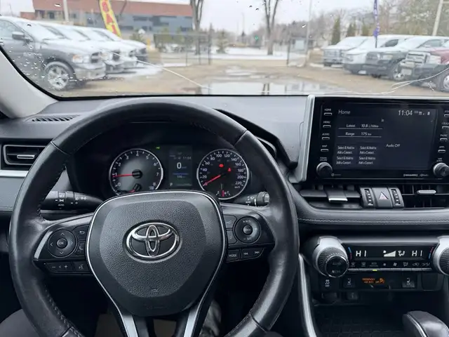 2020 Toyota RAV4 XLE - Photo 11