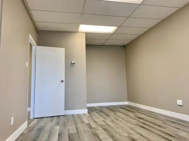 Unit 5 / 8/ 16: Warehouse   Office for Rent Mississauga - Photo 2