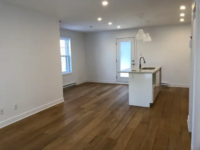 2‑Bedroom Townhouse‑Style Condo - Sainte‑Anne‑de‑Bellevue - Photo 8