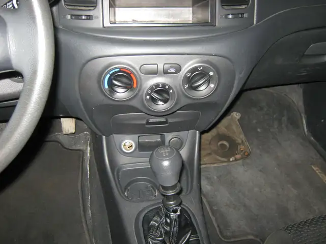 2010 Hyundai Accent L PETIT BUDGET !! - Photo 10