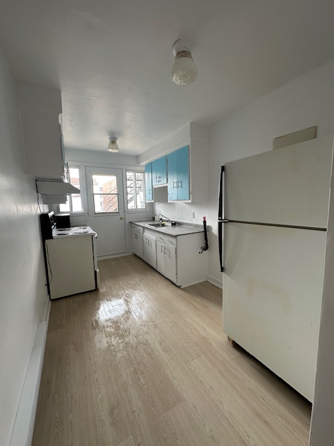 Lager 4 1/2 hardwood floors apartment in Lachine for Rent !! - Photo 7