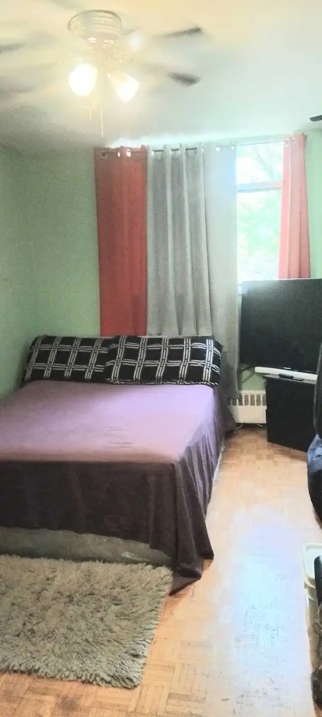 Room for rent for female