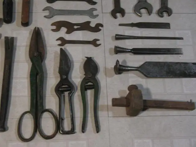 50 Piece Vintage Hand Tools, plus Metal Toolbox - Photo 6