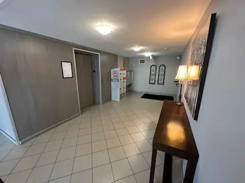 $1410/ One Bedroom / One Bathroom Plus Den - May 1st - Photo 8